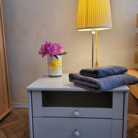 Sunflower Apartment Near Kiev Airport & Railway Station & Center City! Ngoại thất bức ảnh