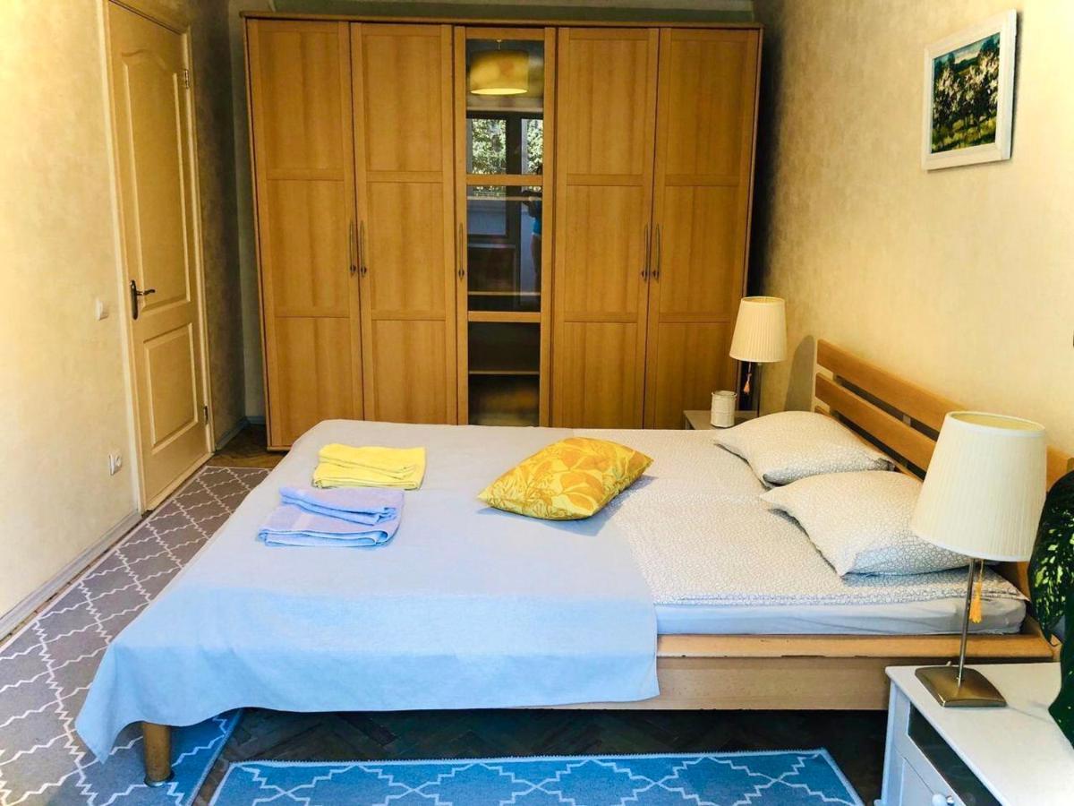 Sunflower Apartment Near Kiev Airport & Railway Station & Center City! Ngoại thất bức ảnh