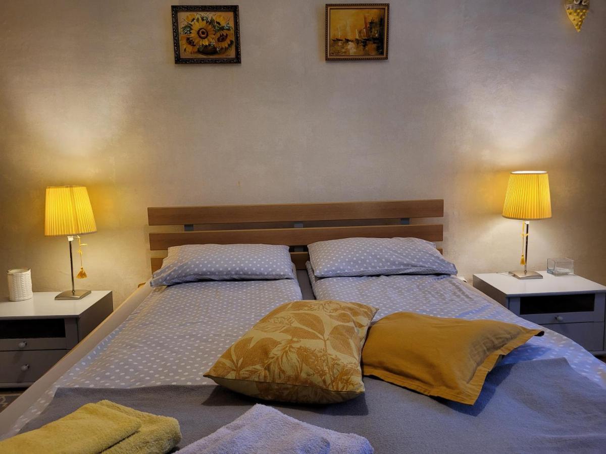 Sunflower Apartment Near Kiev Airport & Railway Station & Center City! Ngoại thất bức ảnh