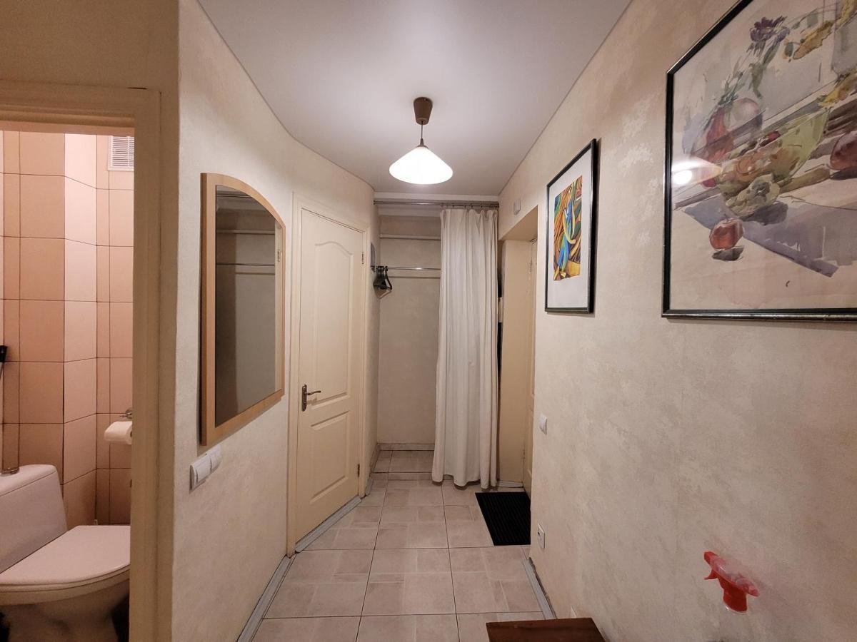 Sunflower Apartment Near Kiev Airport & Railway Station & Center City! Ngoại thất bức ảnh