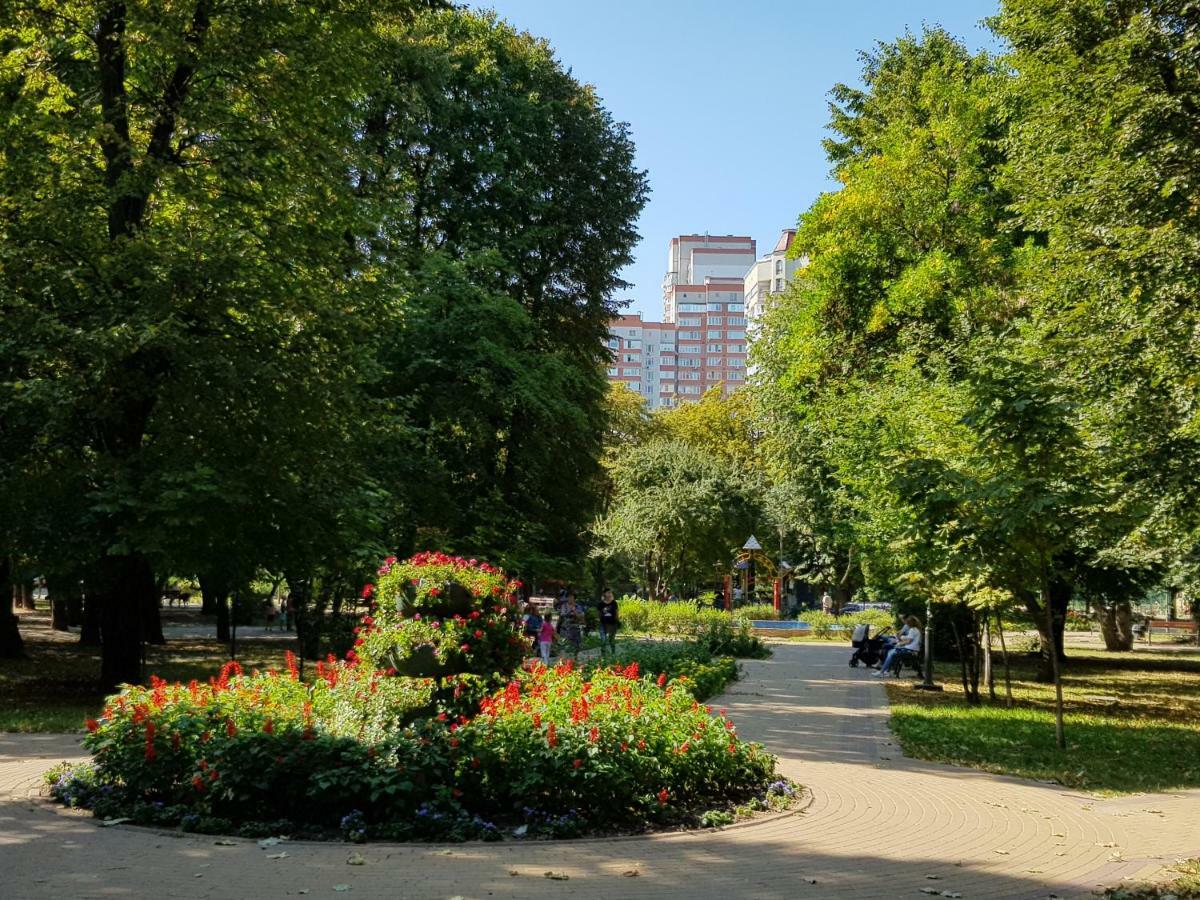 Sunflower Apartment Near Kiev Airport & Railway Station & Center City! Ngoại thất bức ảnh