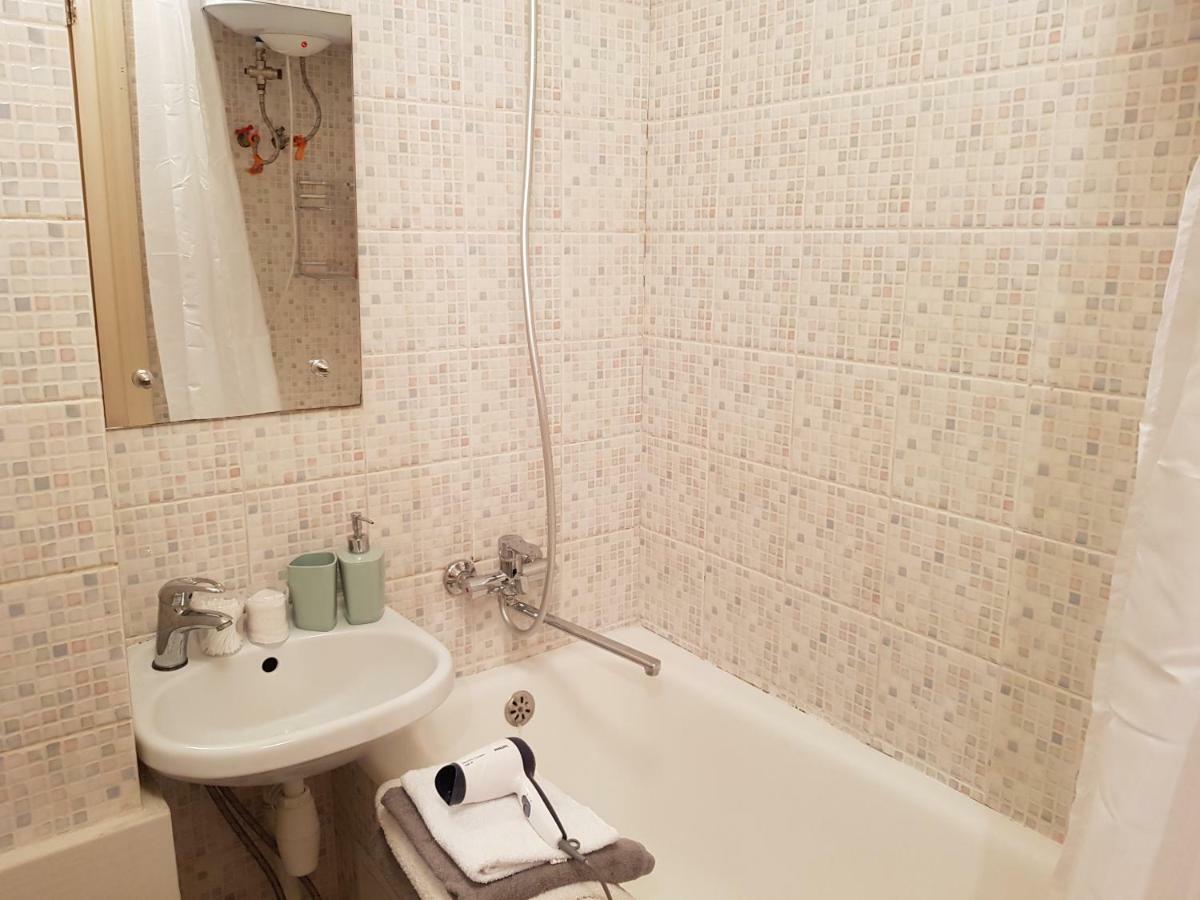 Sunflower Apartment Near Kiev Airport & Railway Station & Center City! Ngoại thất bức ảnh