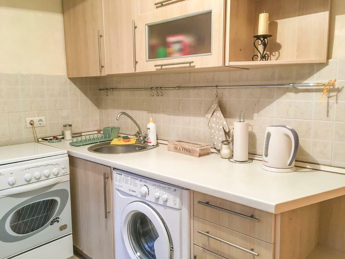Sunflower Apartment Near Kiev Airport & Railway Station & Center City! Ngoại thất bức ảnh